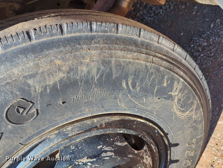 image for item MX9469 1990 Ford F700  water truck