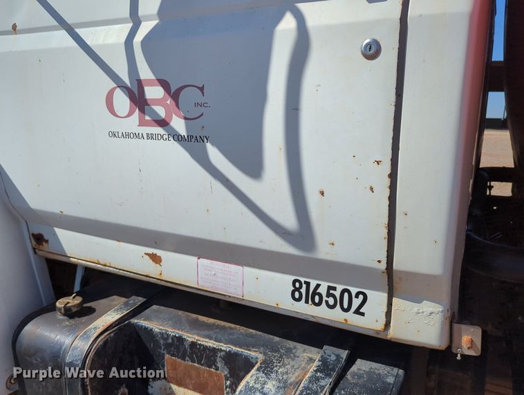 image for item MX9469 1990 Ford F700  water truck