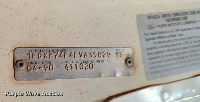 image for item MX9469 1990 Ford F700  water truck