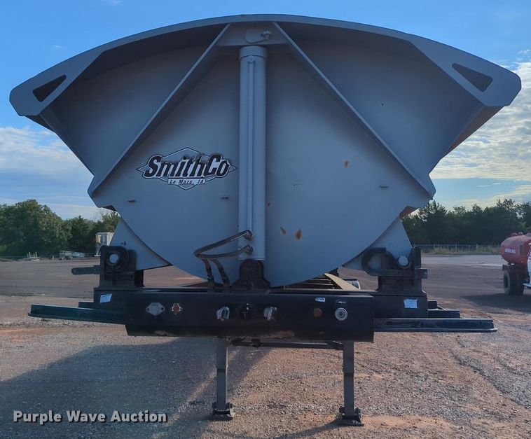 image for item MX9470 1999 Smithco  side dump trailer