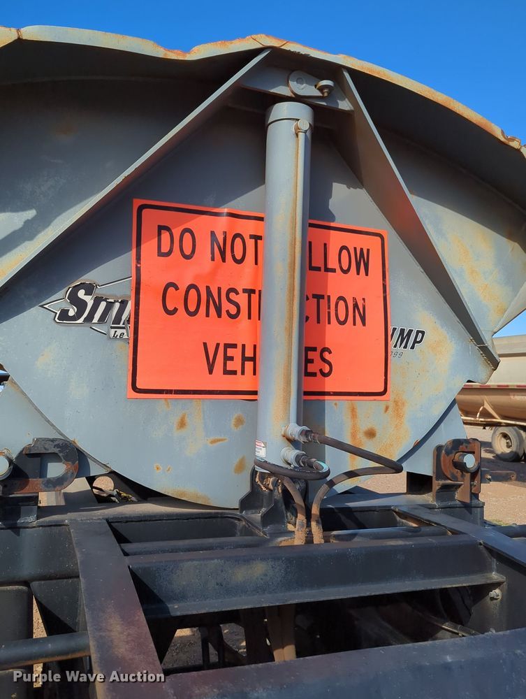 image for item MX9470 1999 Smithco  side dump trailer