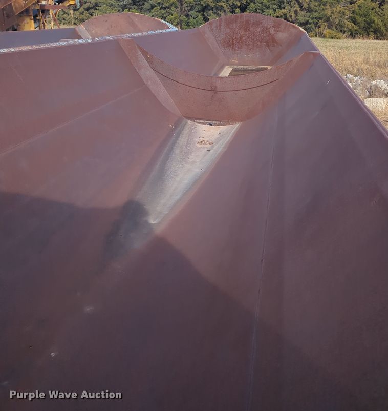 image for item MX9470 1999 Smithco  side dump trailer