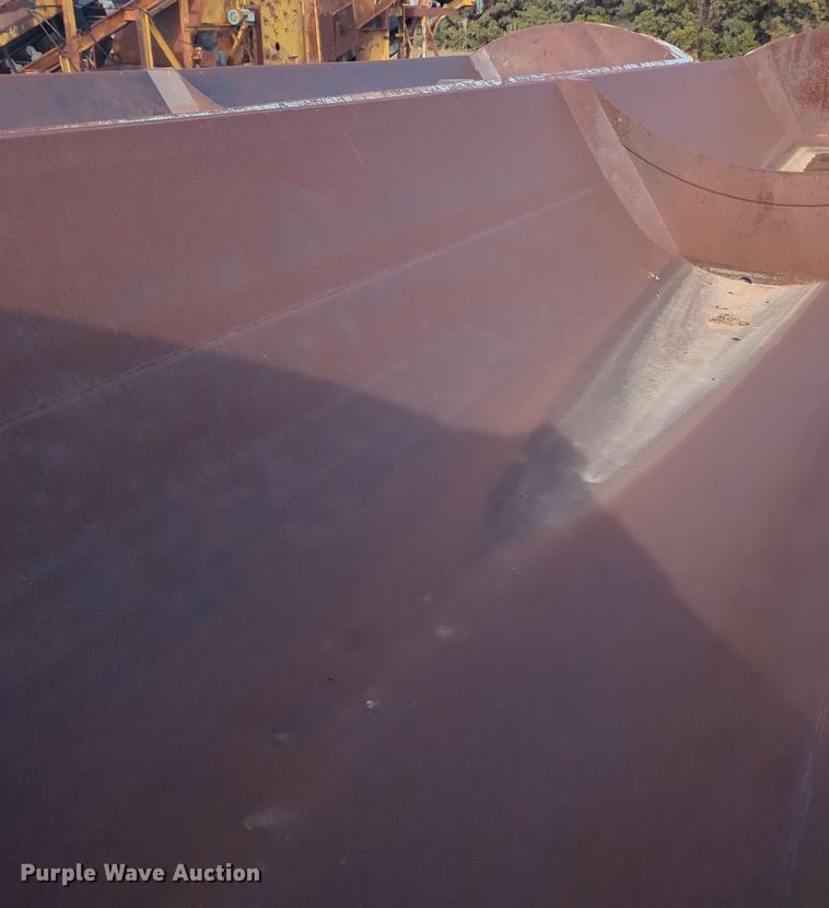 image for item MX9470 1999 Smithco  side dump trailer