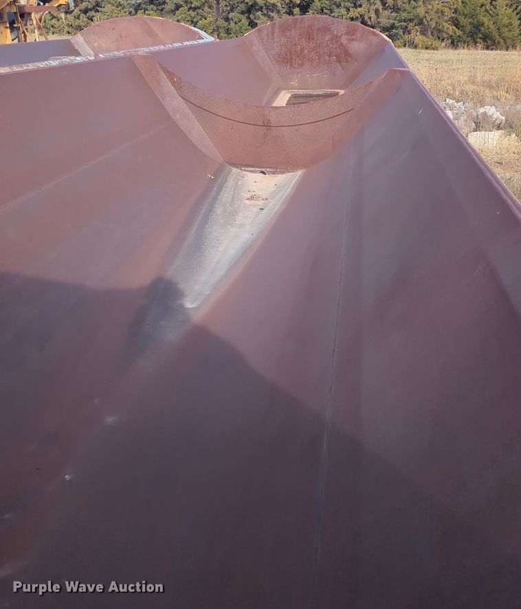 image for item MX9470 1999 Smithco  side dump trailer