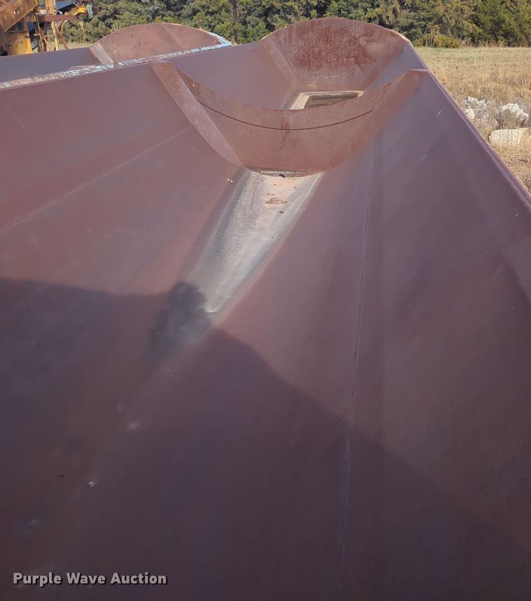 image for item MX9470 1999 Smithco  side dump trailer