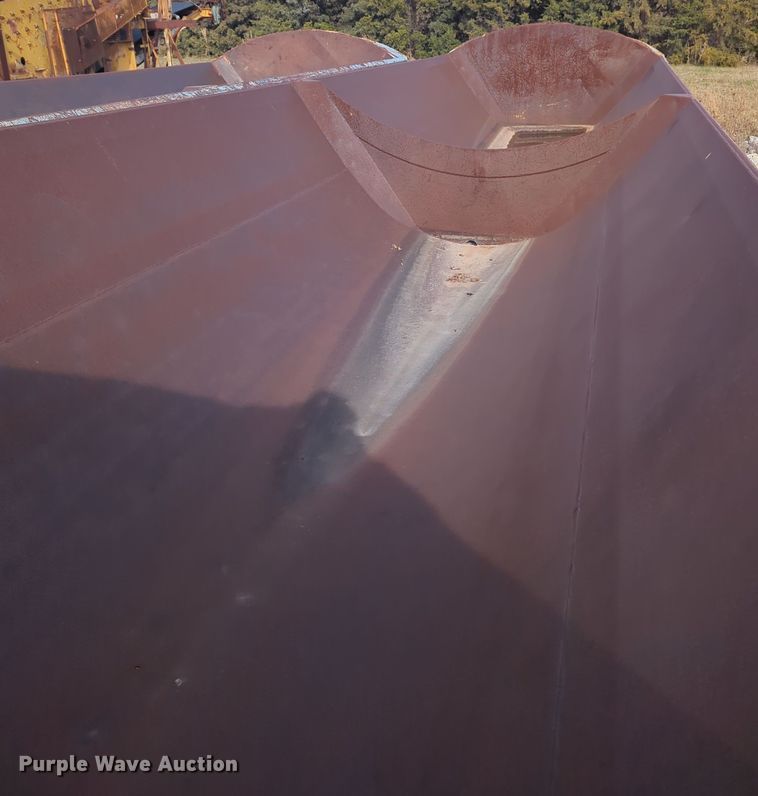 image for item MX9470 1999 Smithco  side dump trailer