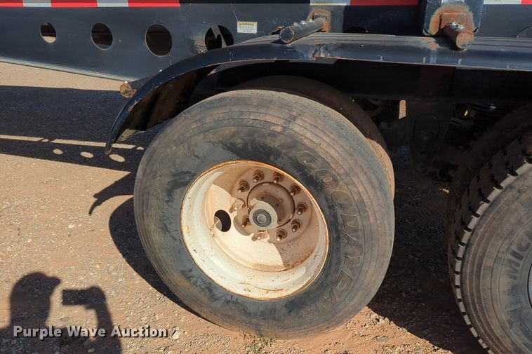 image for item MX9470 1999 Smithco  side dump trailer