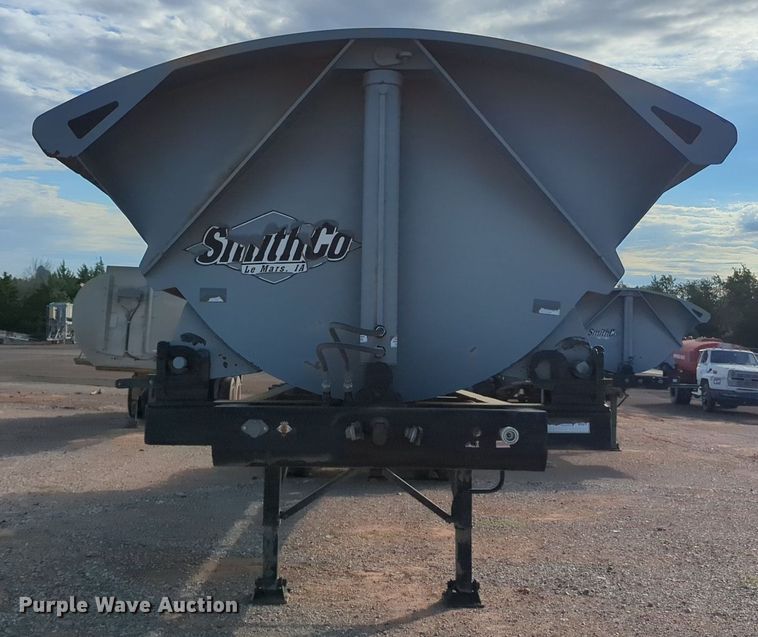 image for item MX9471 1999 Smithco  side dump trailer