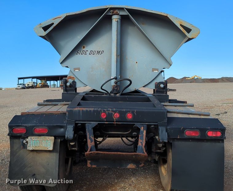 image for item MX9471 1999 Smithco  side dump trailer