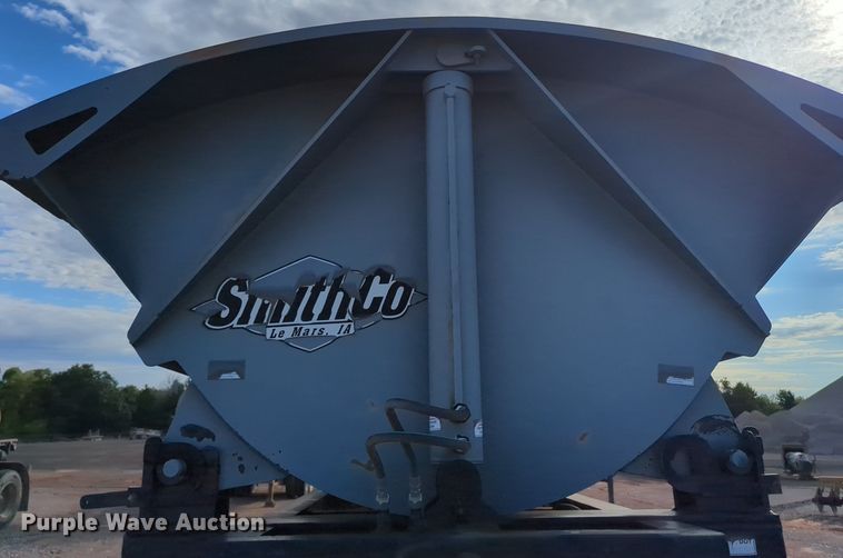 image for item MX9471 1999 Smithco  side dump trailer