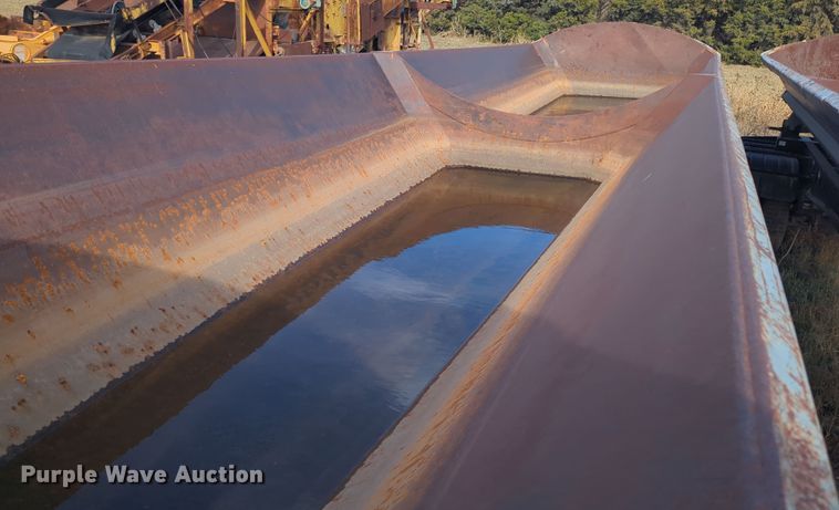 image for item MX9471 1999 Smithco  side dump trailer