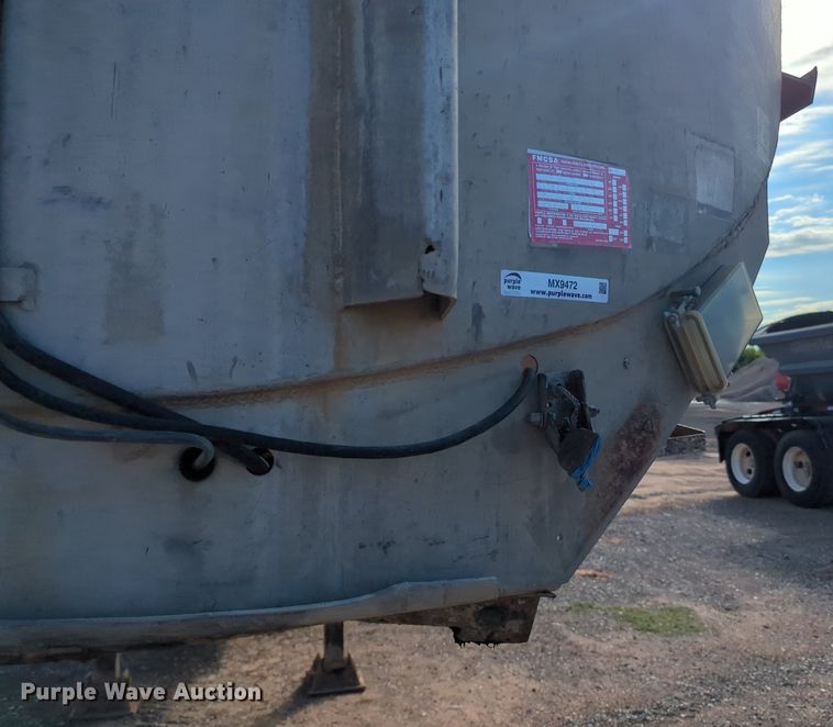 image for item MX9472 Fruehauf TAG-F2-ET  tank trailer