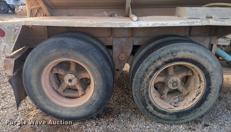 image for item MX9472 Fruehauf TAG-F2-ET  tank trailer