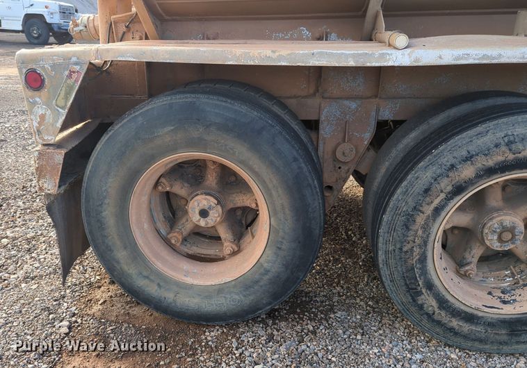 image for item MX9472 Fruehauf TAG-F2-ET  tank trailer