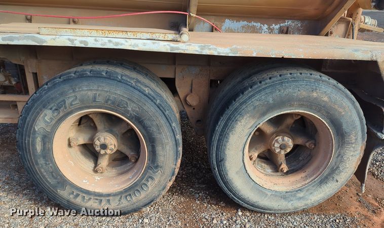 image for item MX9472 Fruehauf TAG-F2-ET  tank trailer