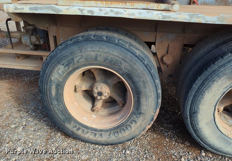 image for item MX9472 Fruehauf TAG-F2-ET  tank trailer