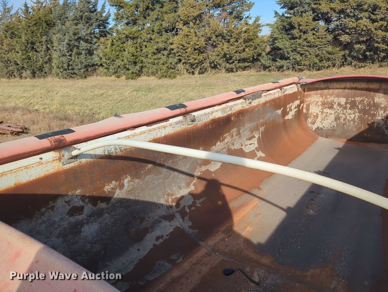 image for item MX9477 2011 Hilbilt  end dump trailer