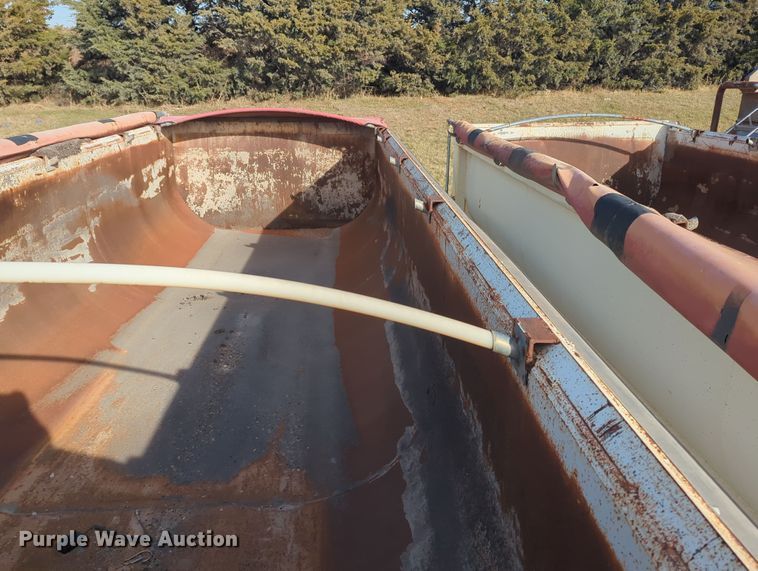 image for item MX9477 2011 Hilbilt  end dump trailer