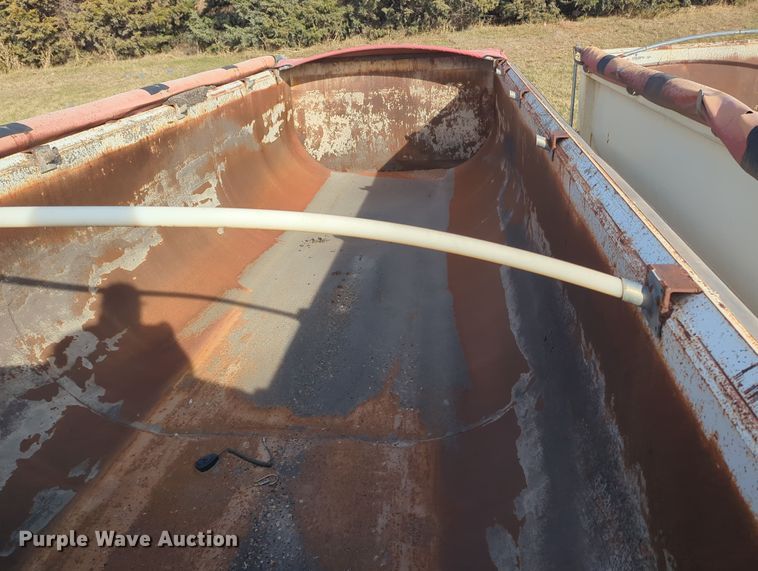 image for item MX9477 2011 Hilbilt  end dump trailer