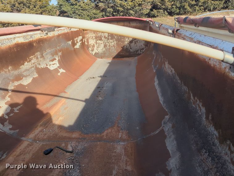 image for item MX9477 2011 Hilbilt  end dump trailer