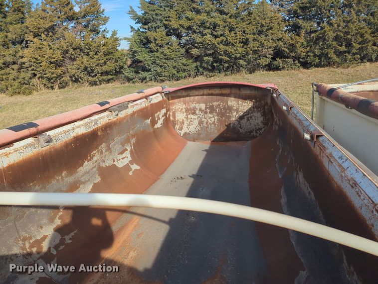 image for item MX9477 2011 Hilbilt  end dump trailer