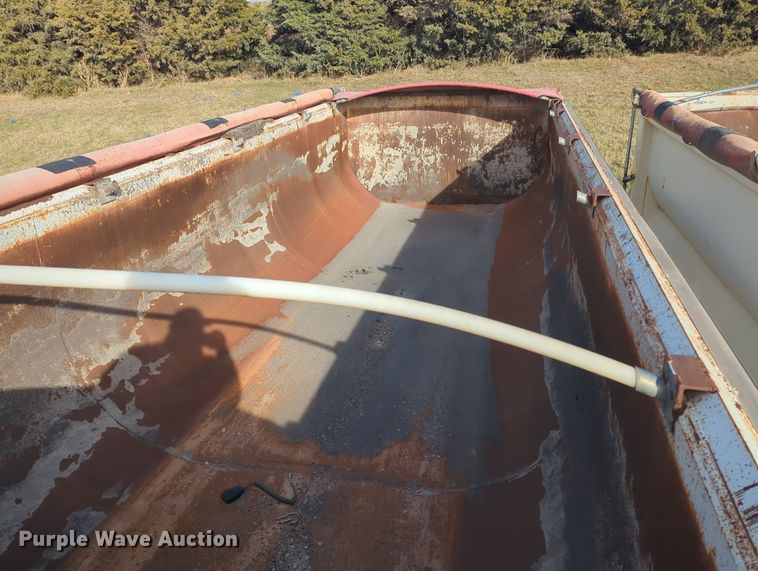 image for item MX9477 2011 Hilbilt  end dump trailer