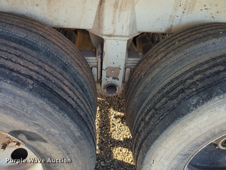 image for item MX9477 2011 Hilbilt  end dump trailer