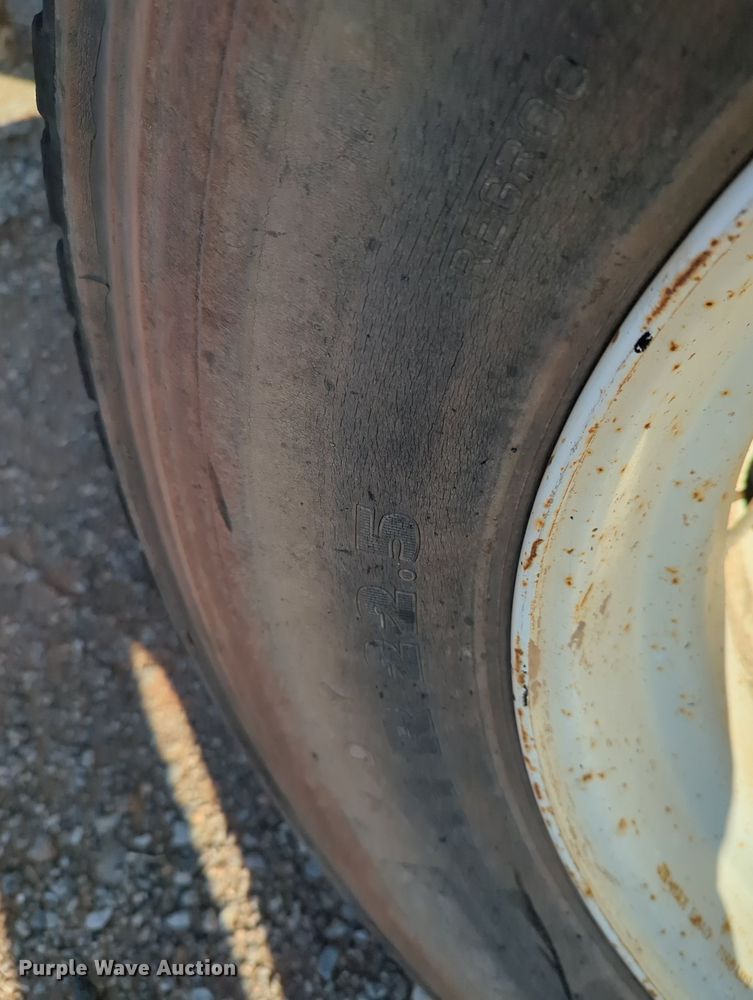 image for item MX9477 2011 Hilbilt  end dump trailer