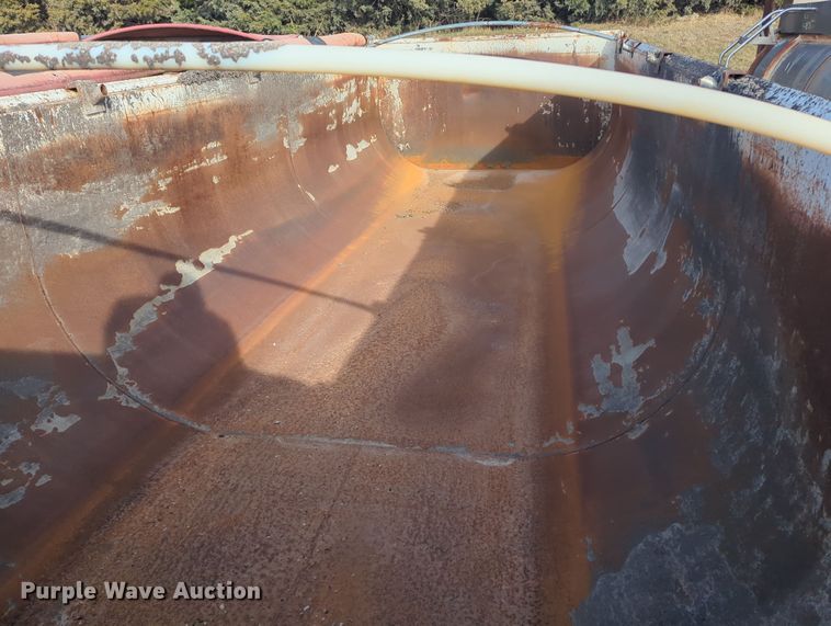 image for item MX9478 2011 Hilbilt  end dump trailer