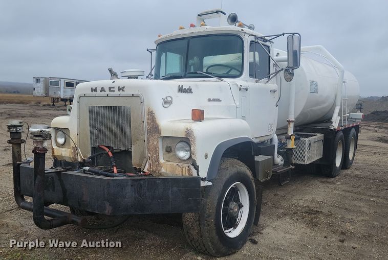 image for item MX9966 1979 Mack RL600L  water truck