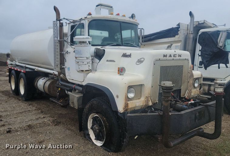 image for item MX9966 1979 Mack RL600L  water truck