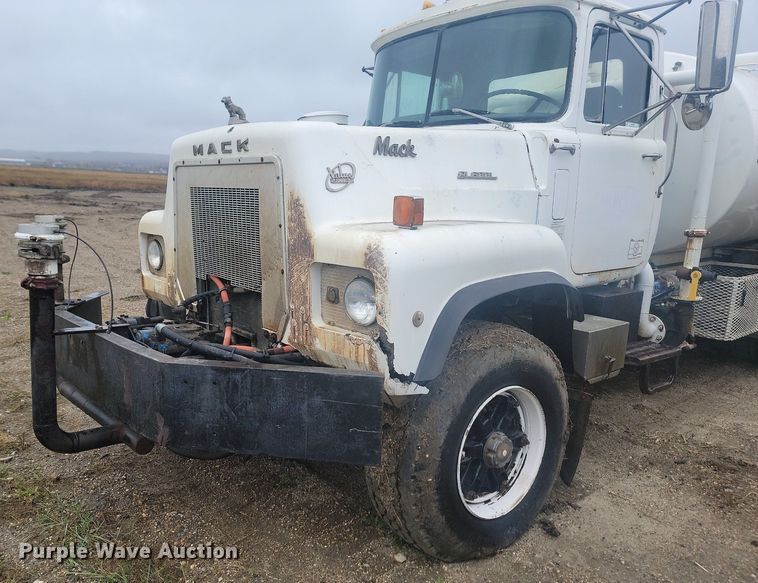 image for item MX9966 1979 Mack RL600L  water truck