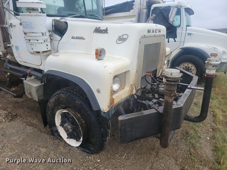 image for item MX9966 1979 Mack RL600L  water truck