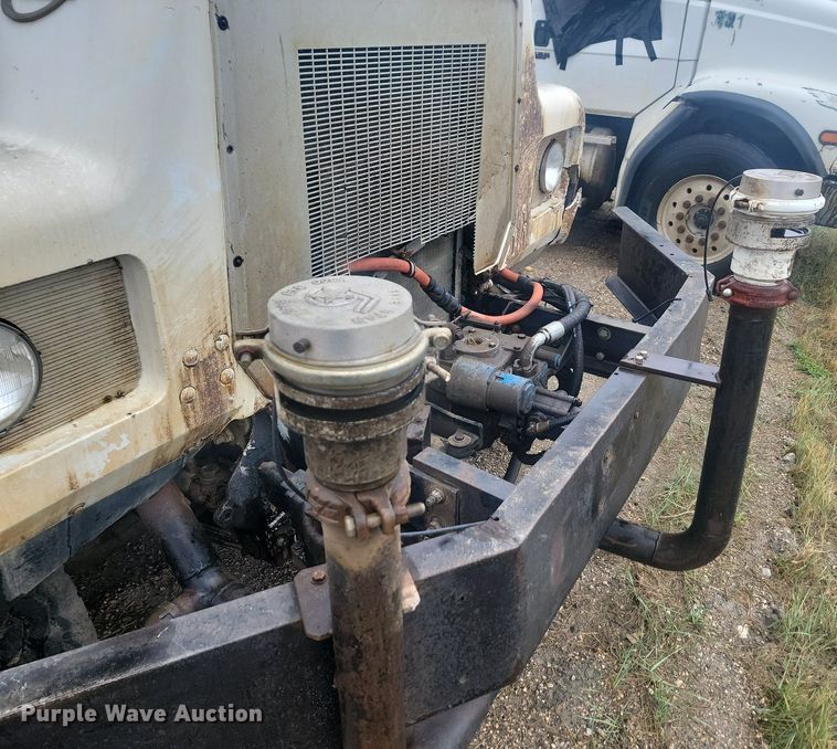 image for item MX9966 1979 Mack RL600L  water truck