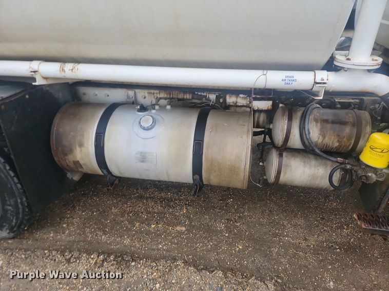 image for item MX9966 1979 Mack RL600L  water truck