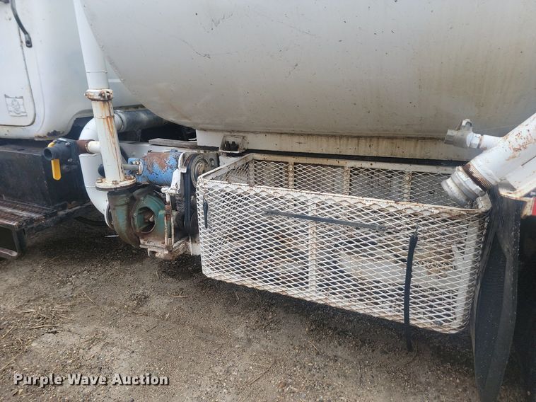 image for item MX9966 1979 Mack RL600L  water truck