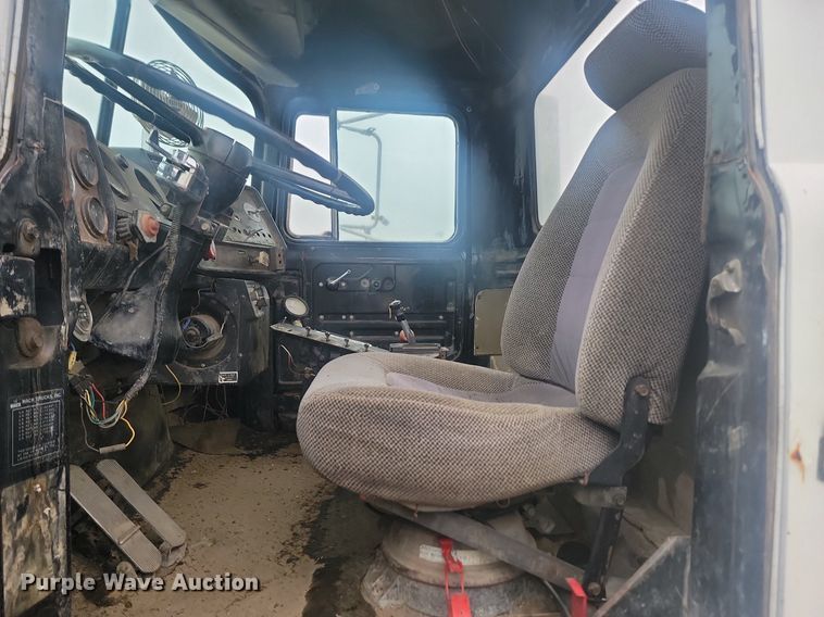 image for item MX9966 1979 Mack RL600L  water truck