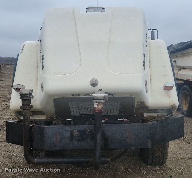 image for item MX9966 1979 Mack RL600L  water truck