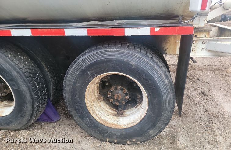 image for item MX9966 1979 Mack RL600L  water truck