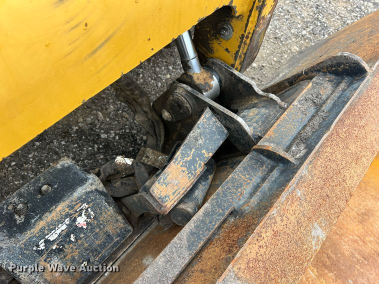image for item NA9294 2011 Caterpillar 262C  skid steer loader