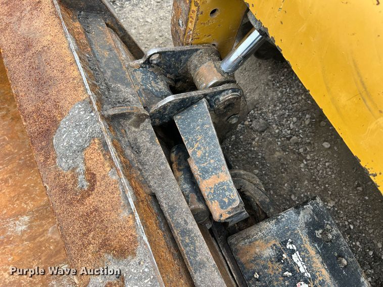 image for item NA9294 2011 Caterpillar 262C  skid steer loader