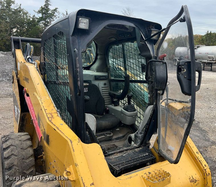 image for item NA9294 2011 Caterpillar 262C  skid steer loader