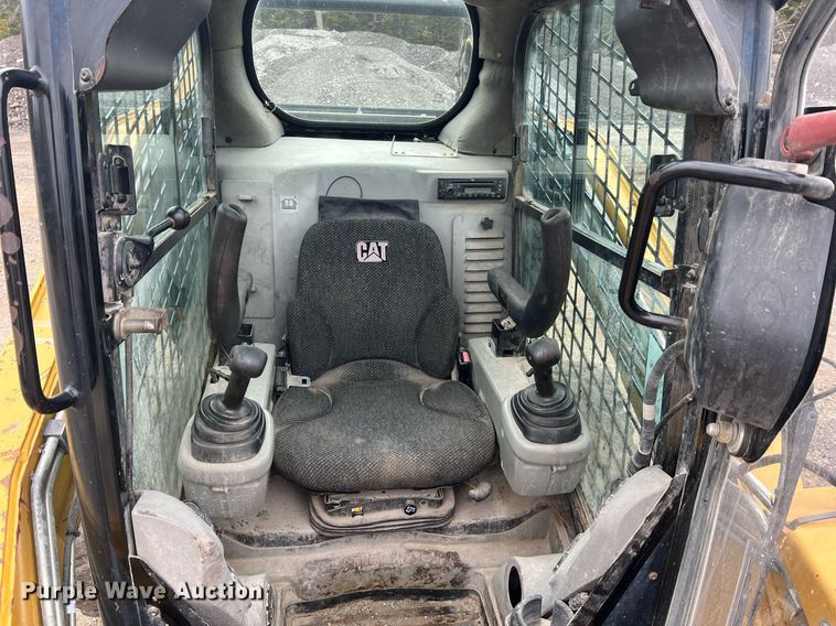 image for item NA9294 2011 Caterpillar 262C  skid steer loader