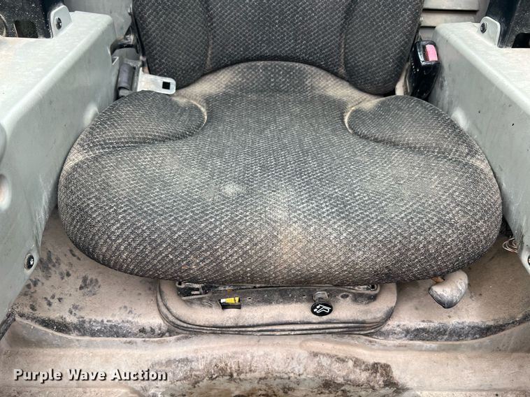 image for item NA9294 2011 Caterpillar 262C  skid steer loader