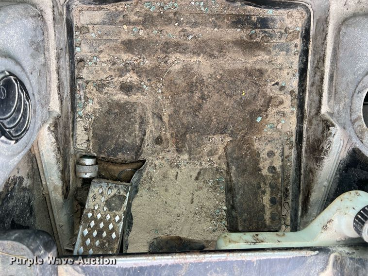 image for item NA9294 2011 Caterpillar 262C  skid steer loader