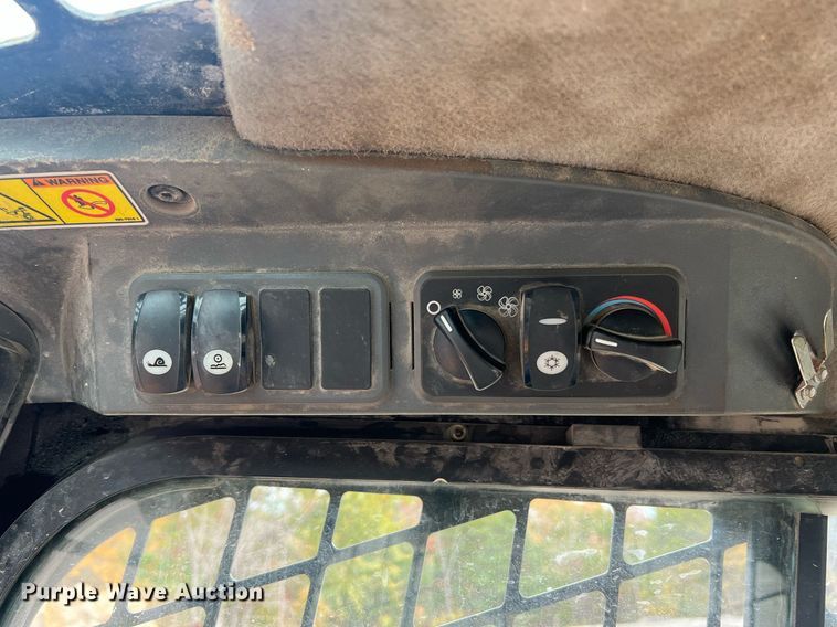 image for item NA9294 2011 Caterpillar 262C  skid steer loader