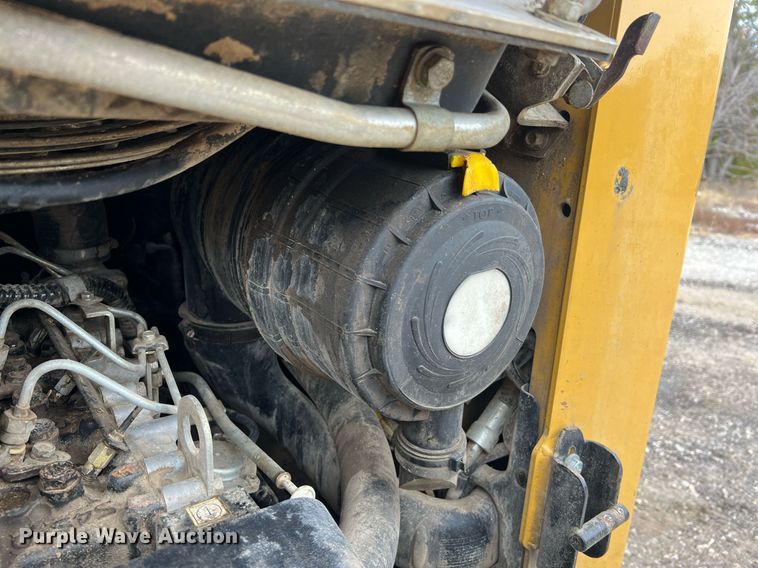 image for item NA9294 2011 Caterpillar 262C  skid steer loader