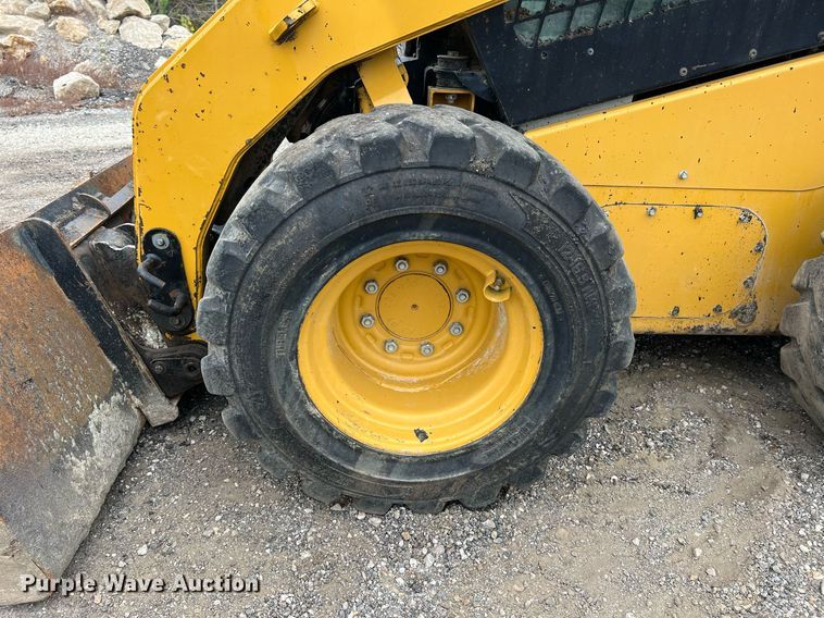 image for item NA9294 2011 Caterpillar 262C  skid steer loader