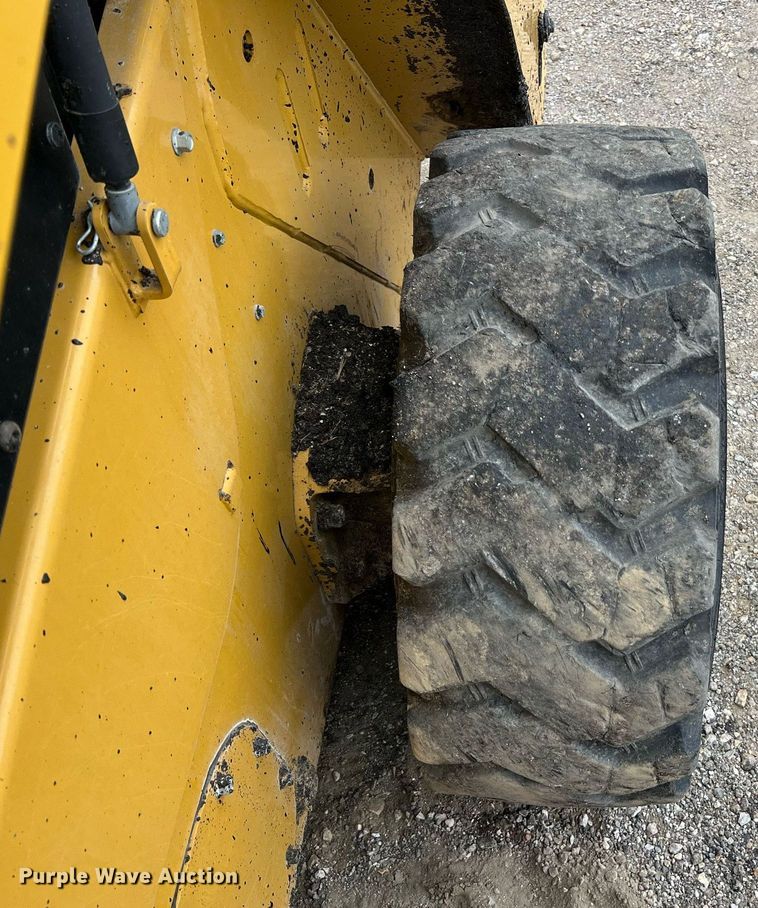 image for item NA9294 2011 Caterpillar 262C  skid steer loader