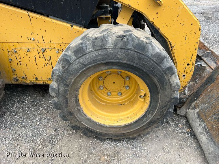 image for item NA9294 2011 Caterpillar 262C  skid steer loader